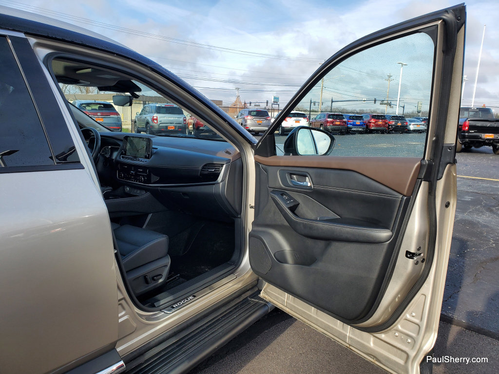 Used 2023 Nissan Rogue SL w/ SL Premium Package image 39