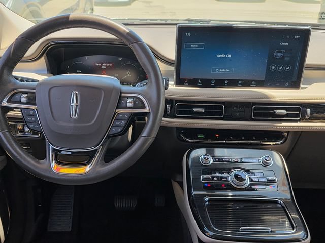 Used 2022 Lincoln Nautilus FWD w/ Premium Package image 12