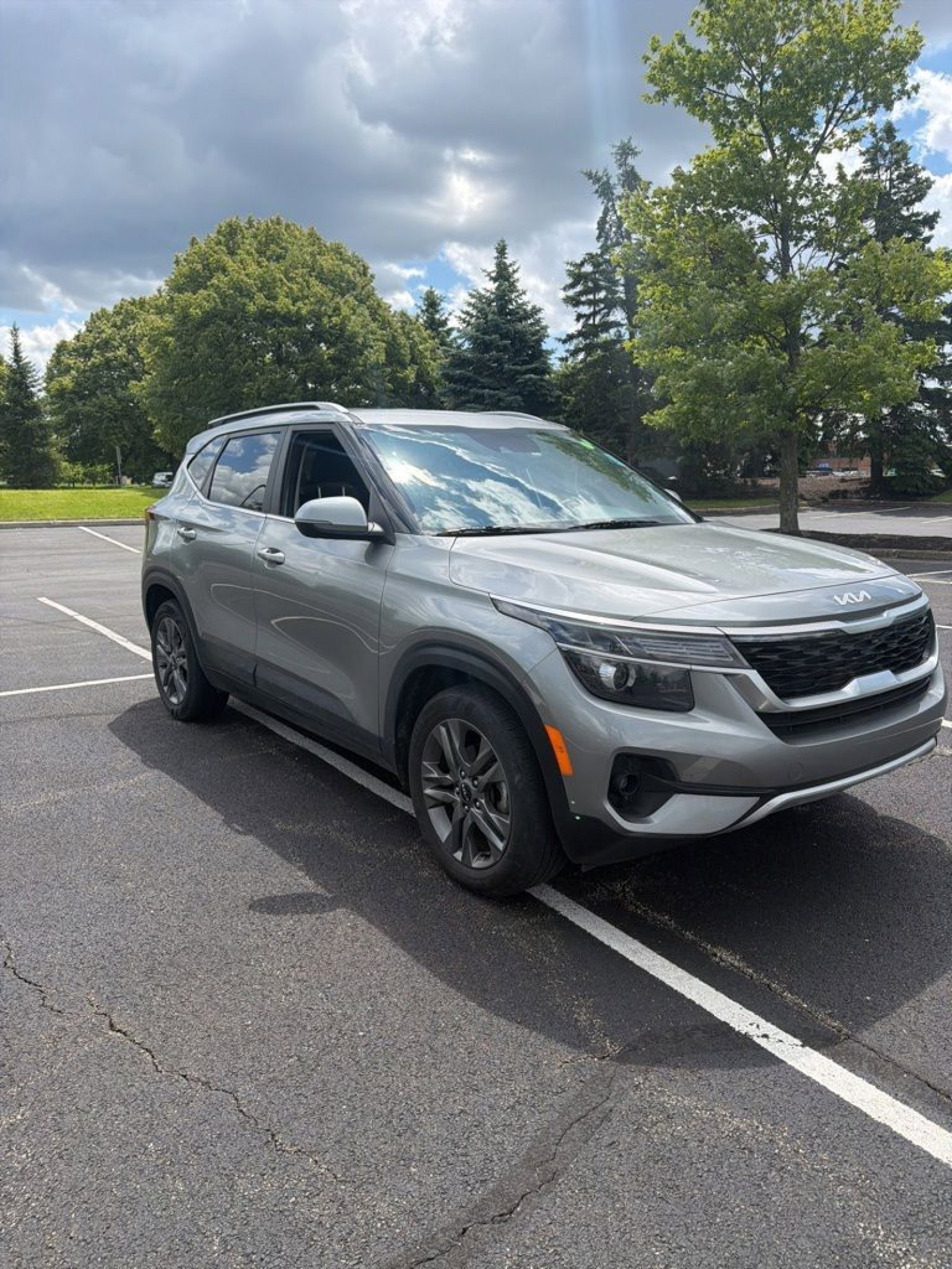 Used 2023 Kia Seltos S w/ Navigation Package FWD image 3