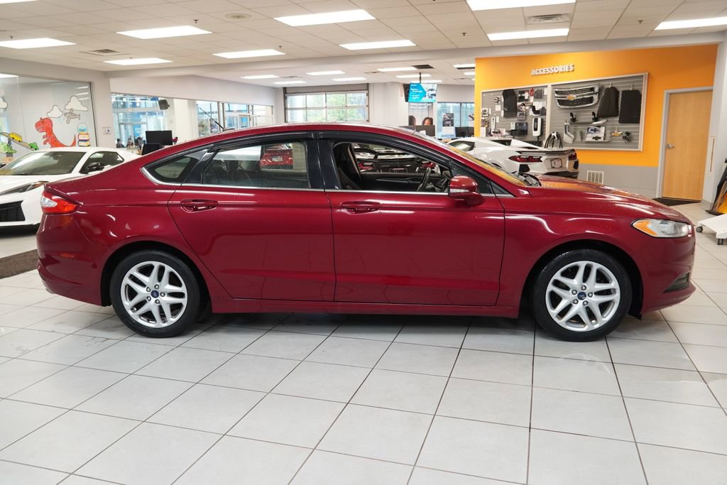 Used 2016 Ford Fusion SE FWD image 12