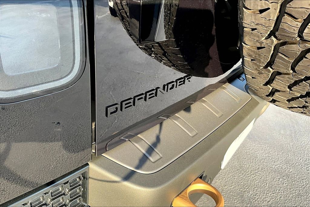 New 2026 Land Rover Defender 110 image 9