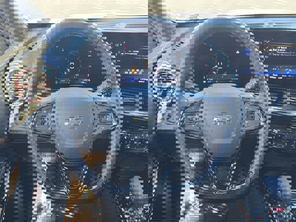 Used 2025 Chevrolet Trax RS w/ Sunroof Package image 13