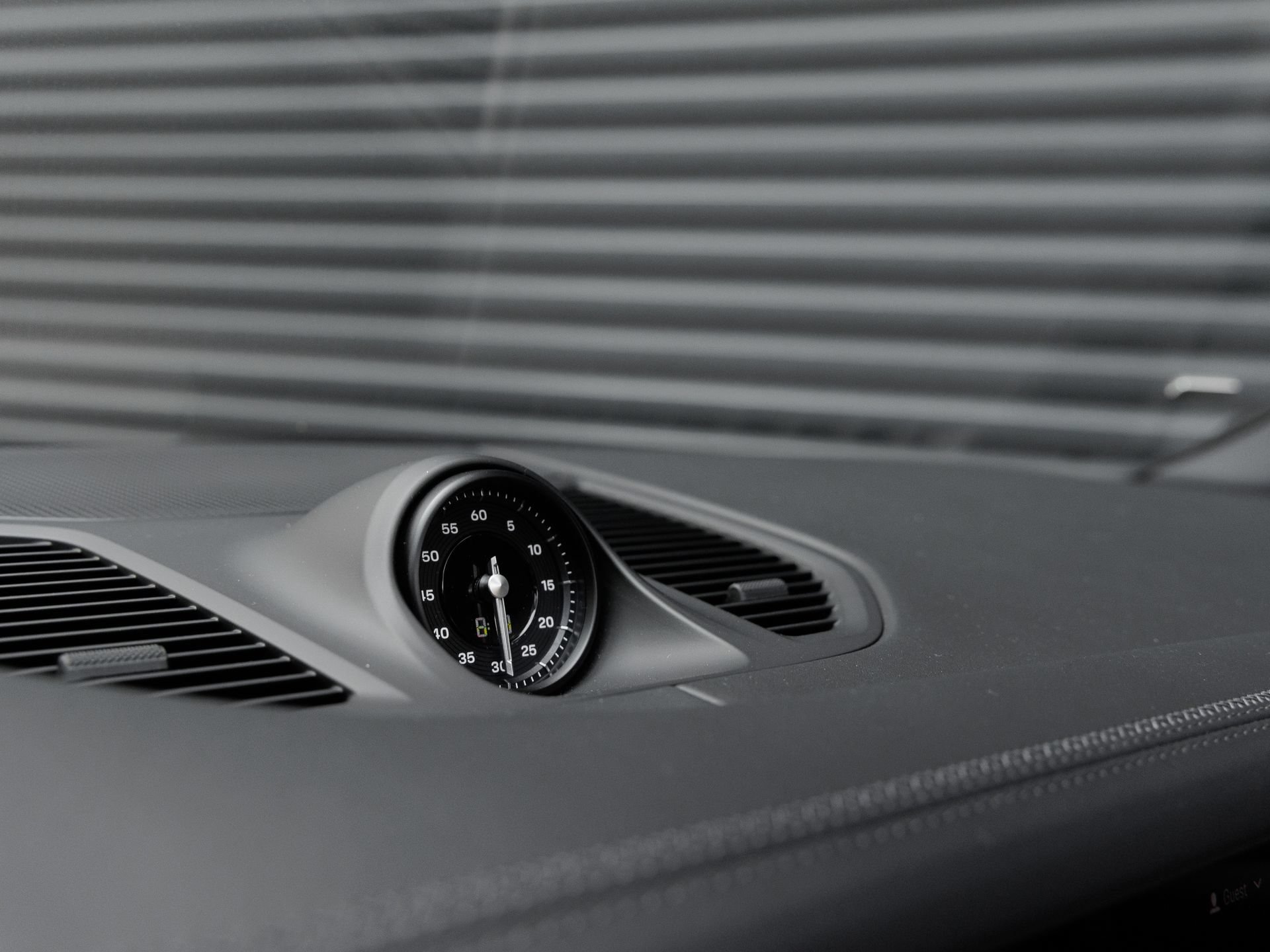 Certified 2025 Porsche Cayenne E-Hybrid AWD/4WD image 22