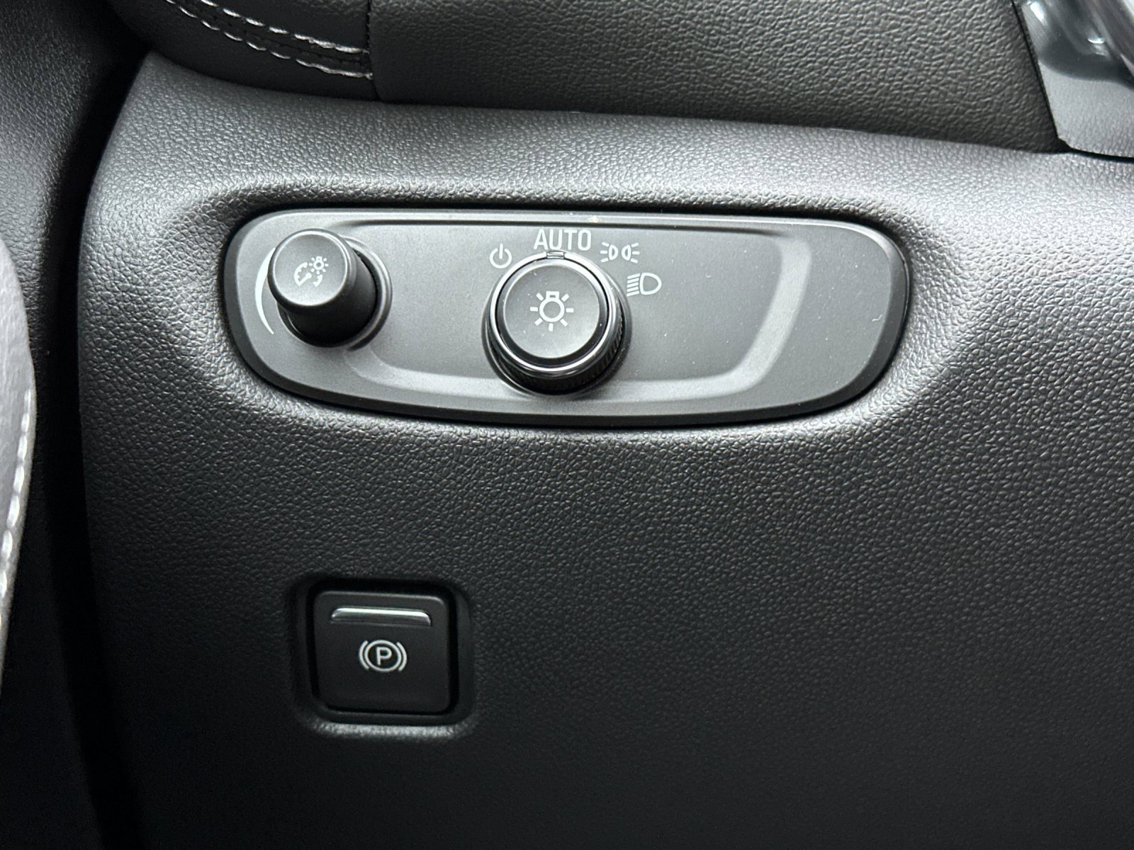 New 2025 Chevrolet Blazer LT w/ Midnight/Sport Edition image 30