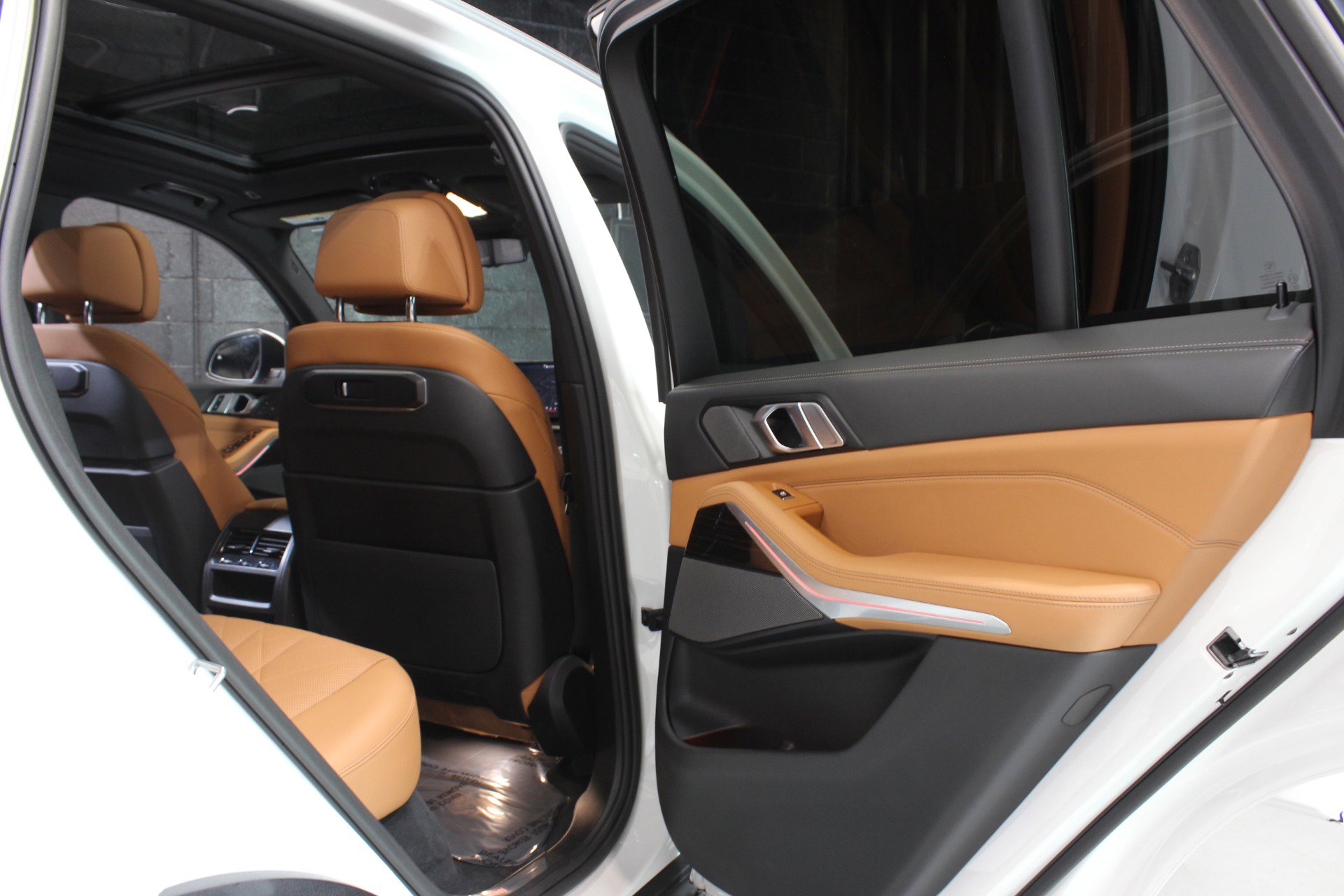 Used 2024 BMW X5 sDrive40i w/ Premium Package image 41