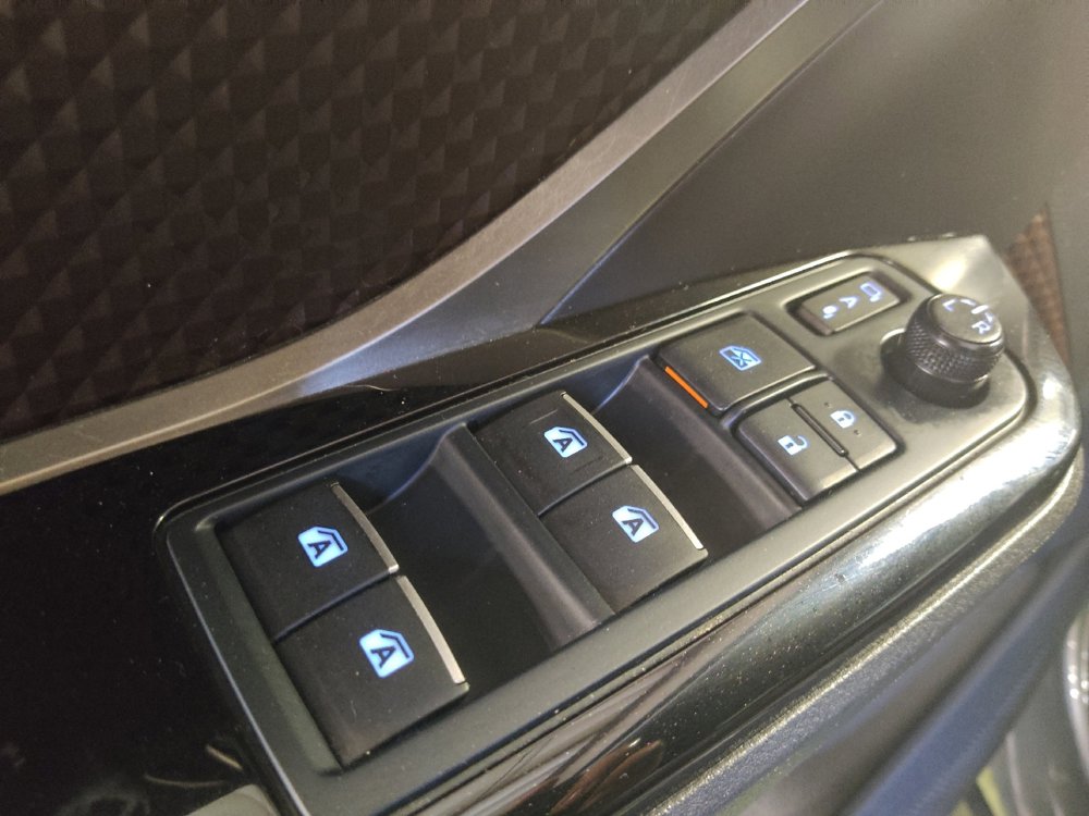 Used 2019 Toyota C-HR Limited image 27