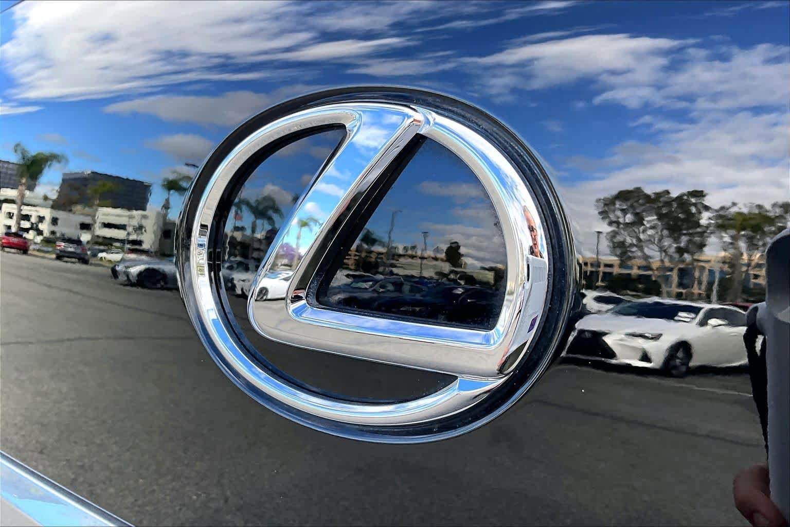 Used 2016 Lexus LX 570 4WD w/ Luxury Package image 29