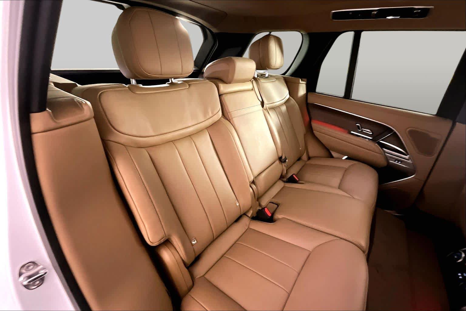 Used 2025 Land Rover Range Rover SE AWD/4WD image 19