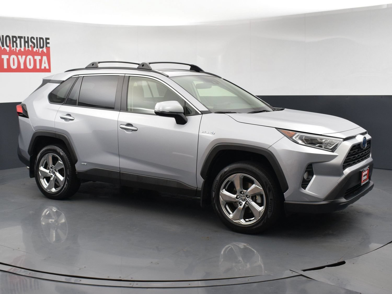 Used 2021 Toyota RAV4 XLE Premium AWD/4WD image 6