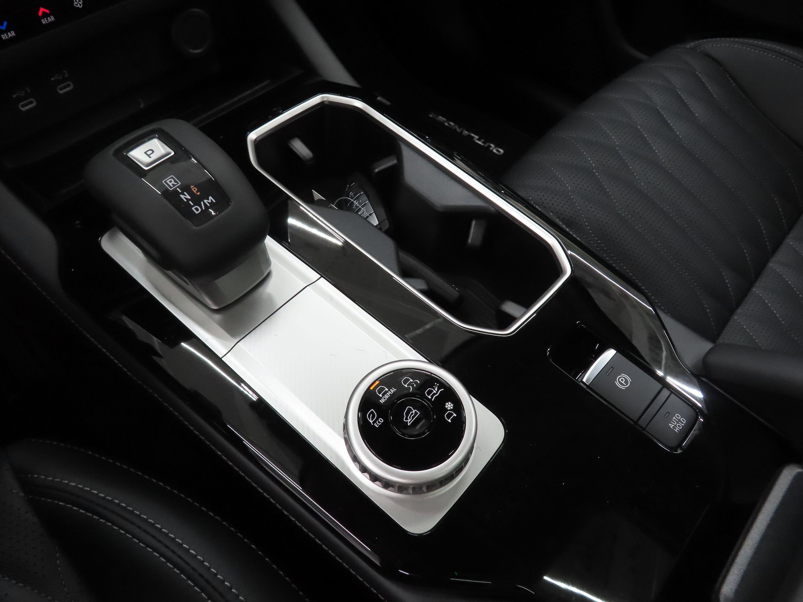 New 2026 Mitsubishi Outlander SEL image 14