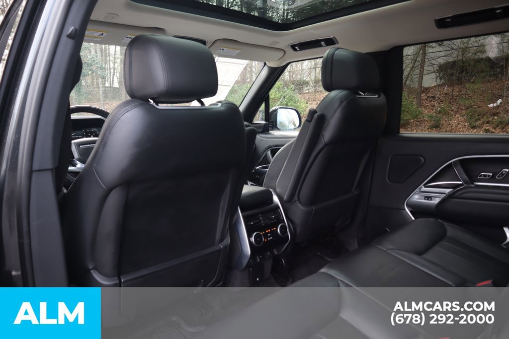 Used 2025 Land Rover Range Rover Long Wheelbase SE image 21
