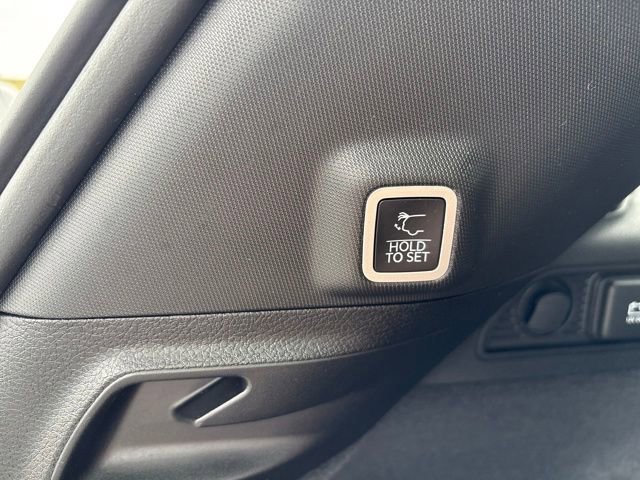 Used 2023 Jeep Grand Cherokee Summit w/ Luxury Tech Group V image 27