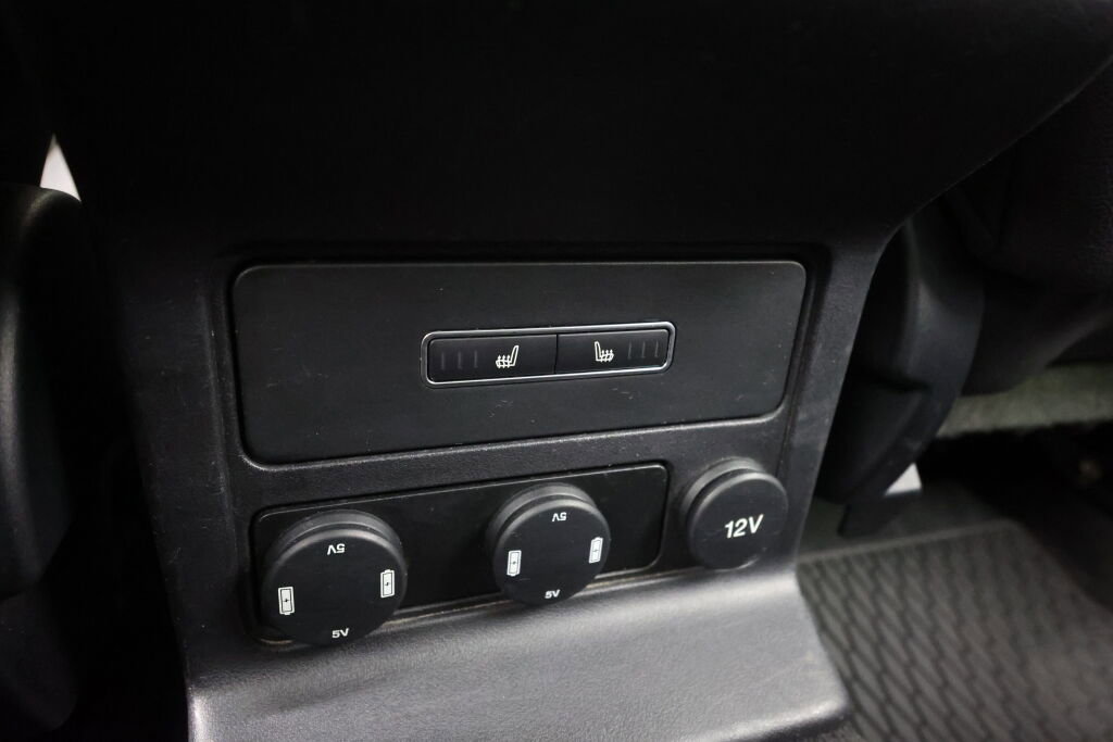 Used 2017 Jaguar F-PACE Premium image 15