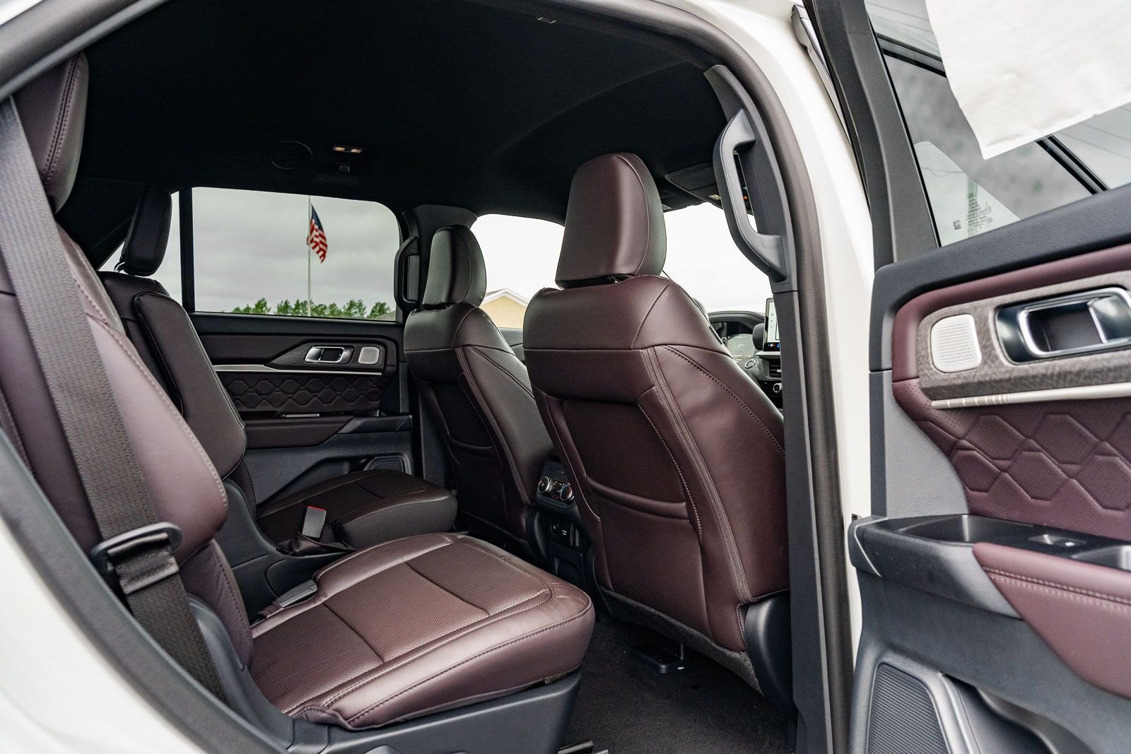 New 2027 Ford Explorer Platinum w/ LUX Leather Package AWD/4WD image 9