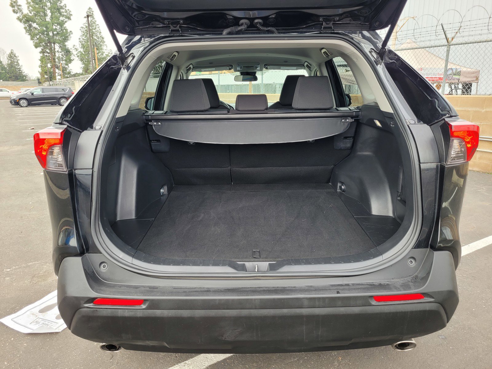 Used 2025 Toyota RAV4 XLE image 27