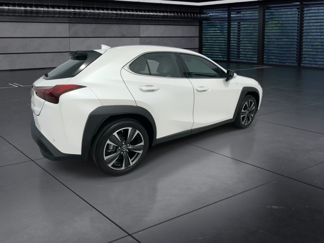 Certified 2024 Lexus UX 250h FWD image 8