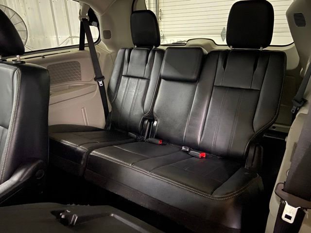 Used 2012 Chrysler Town & Country Touring-L w/ Premium Group FWD image 23