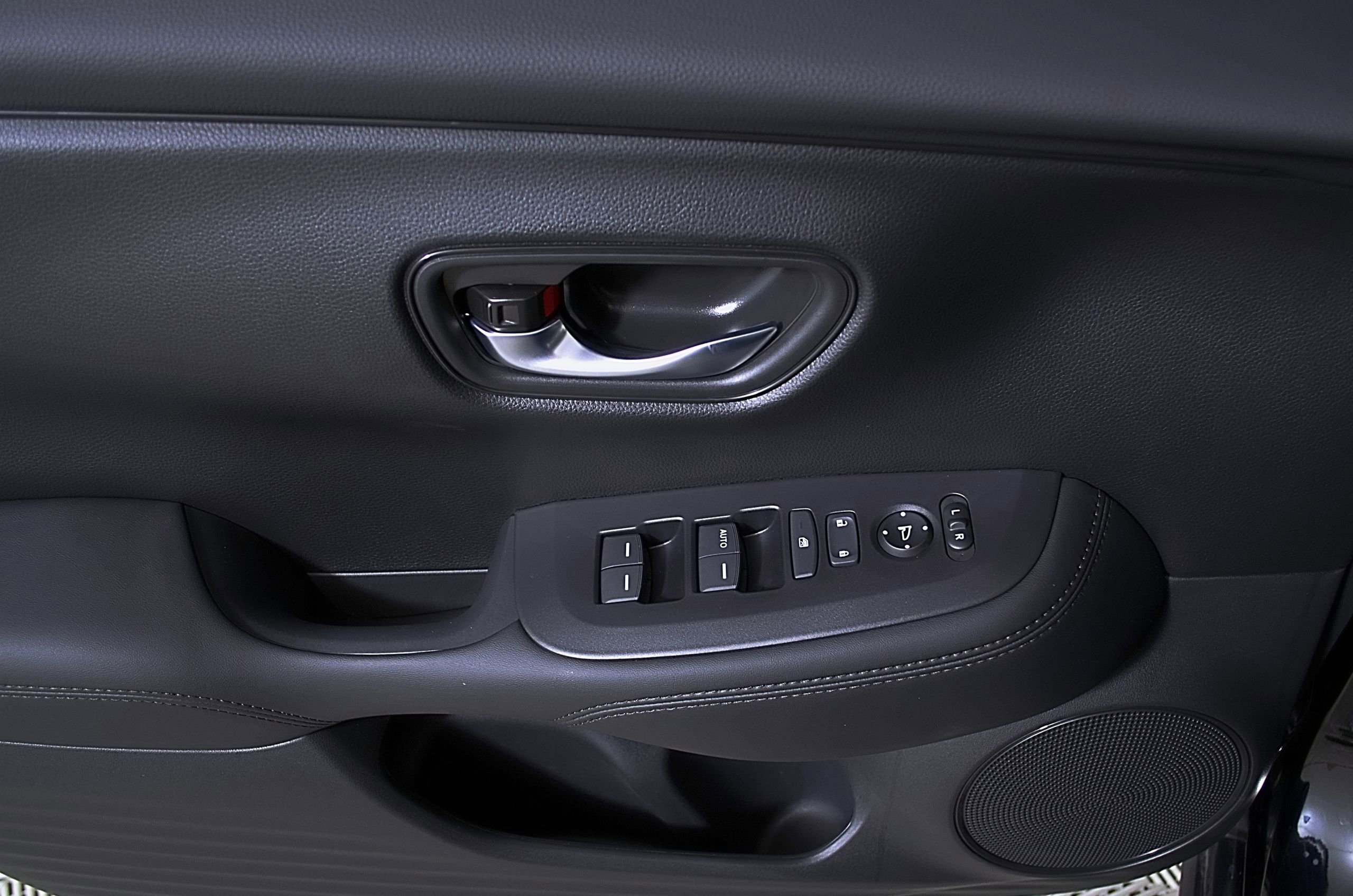 Certified 2026 Honda HR-V LX image 17