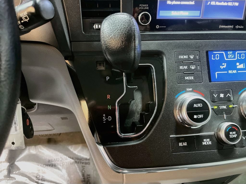 Used 2019 Toyota Sienna LE FWD image 16