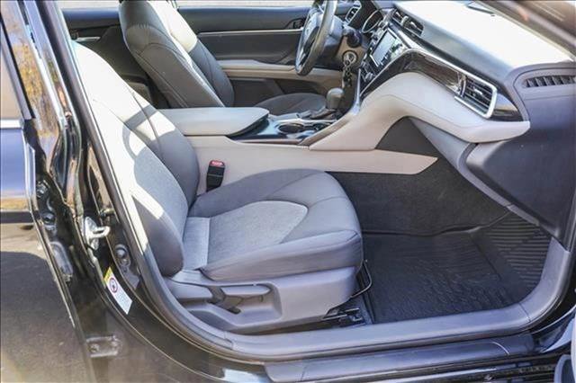 Used 2018 Toyota Camry LE image 28
