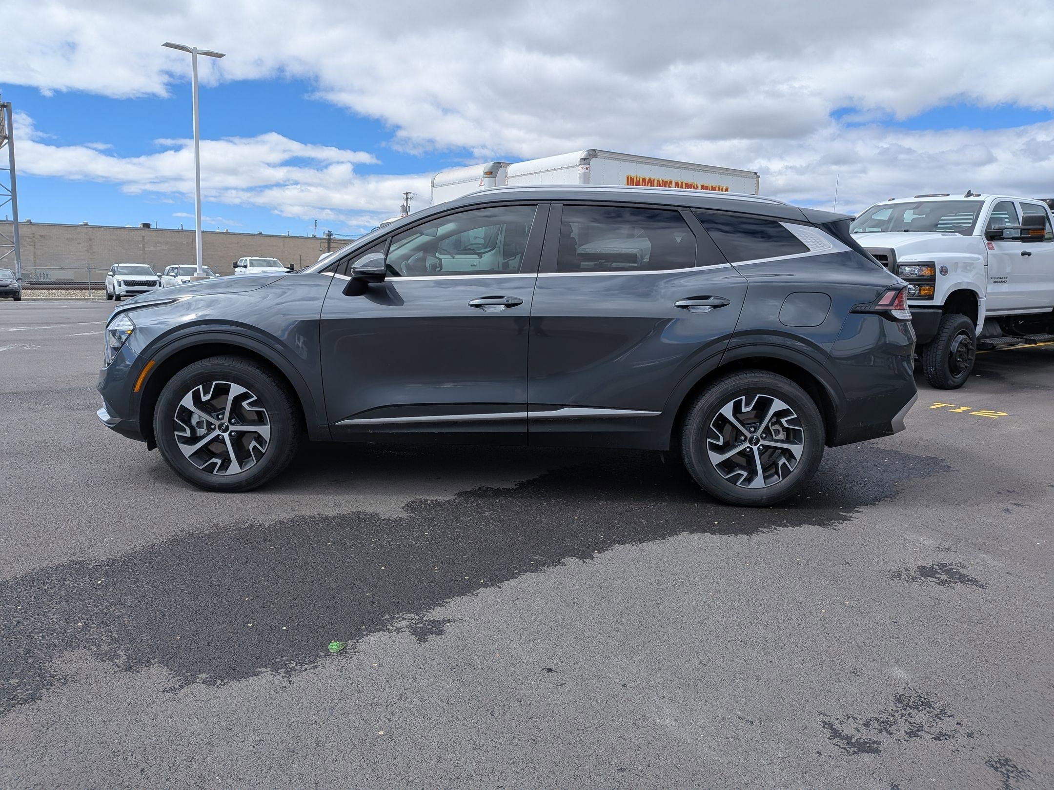 Used 2023 Kia Sportage EX image 3