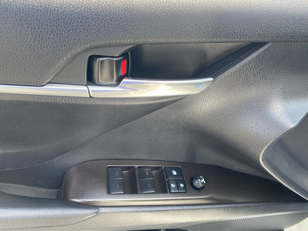 Used 2022 Toyota Camry SE image 18