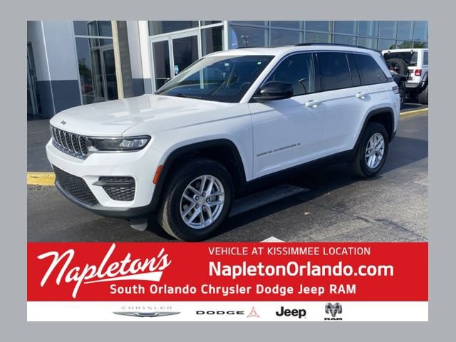 Used 2023 Jeep Grand Cherokee Laredo w/ Luxury Tech Group I AWD/4WD image 1