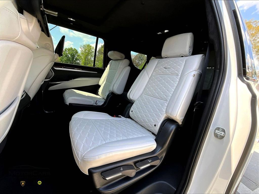 Used 2025 Cadillac Escalade ESV Premium Luxury Platinum image 22