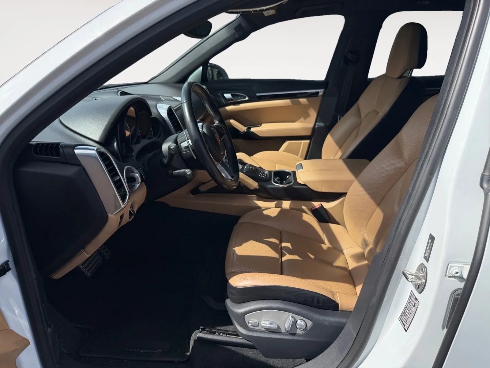 Used 2016 Porsche Cayenne S w/ Premium Package image 9