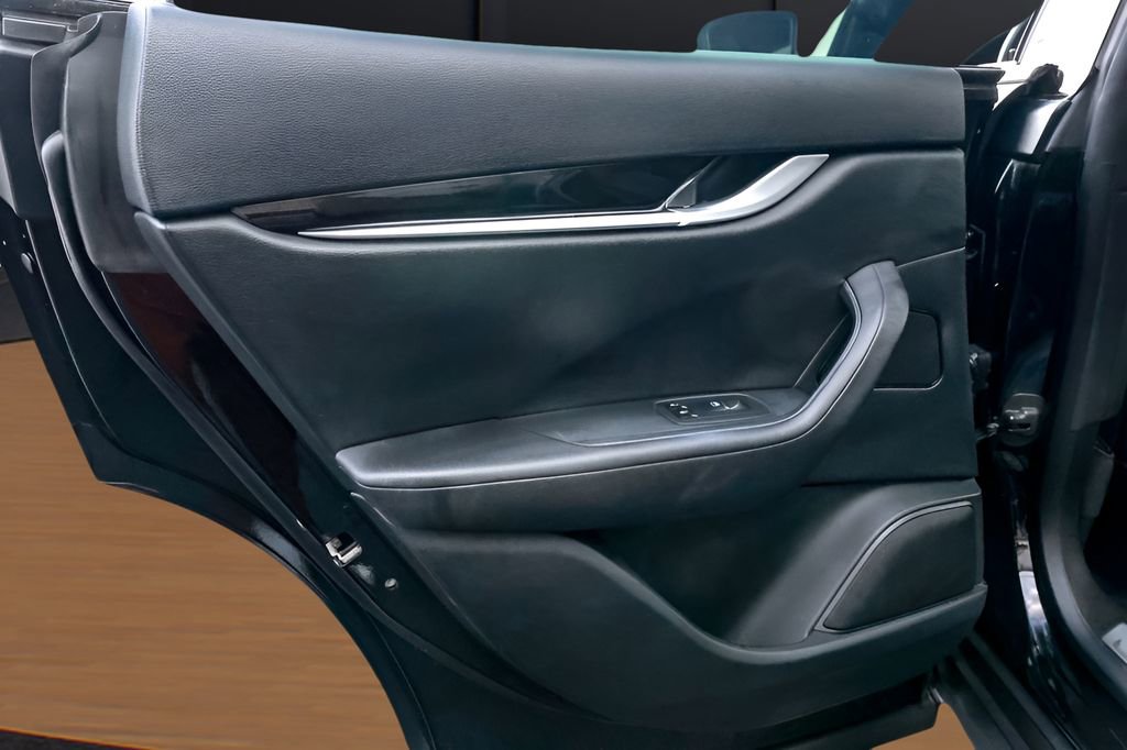 Used 2021 Maserati Levante image 27