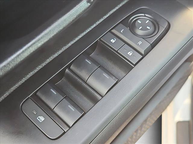 Used 2025 Toyota Tacoma SR5 AWD/4WD image 11