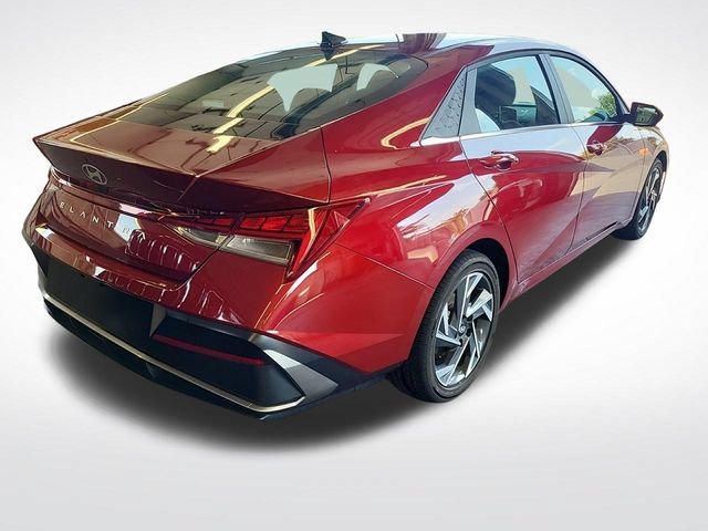Used 2025 Hyundai Elantra SEL FWD image 2