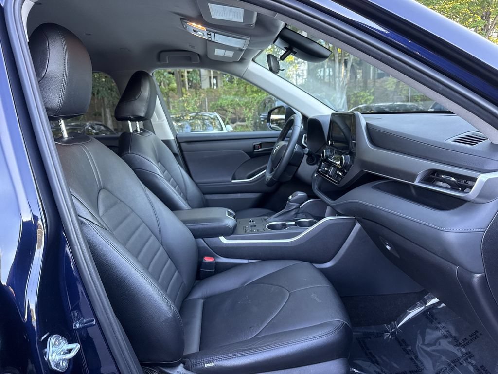 Used 2023 Toyota Highlander LE FWD image 25