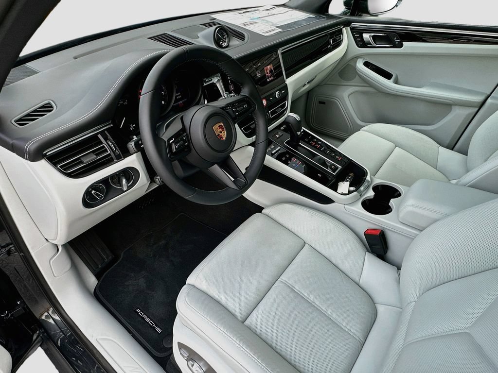 New 2026 Porsche Macan AWD/4WD image 4