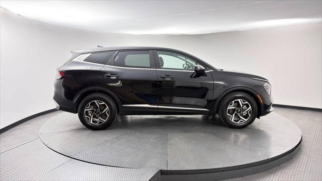 Used 2025 Kia Sportage LX FWD image 9