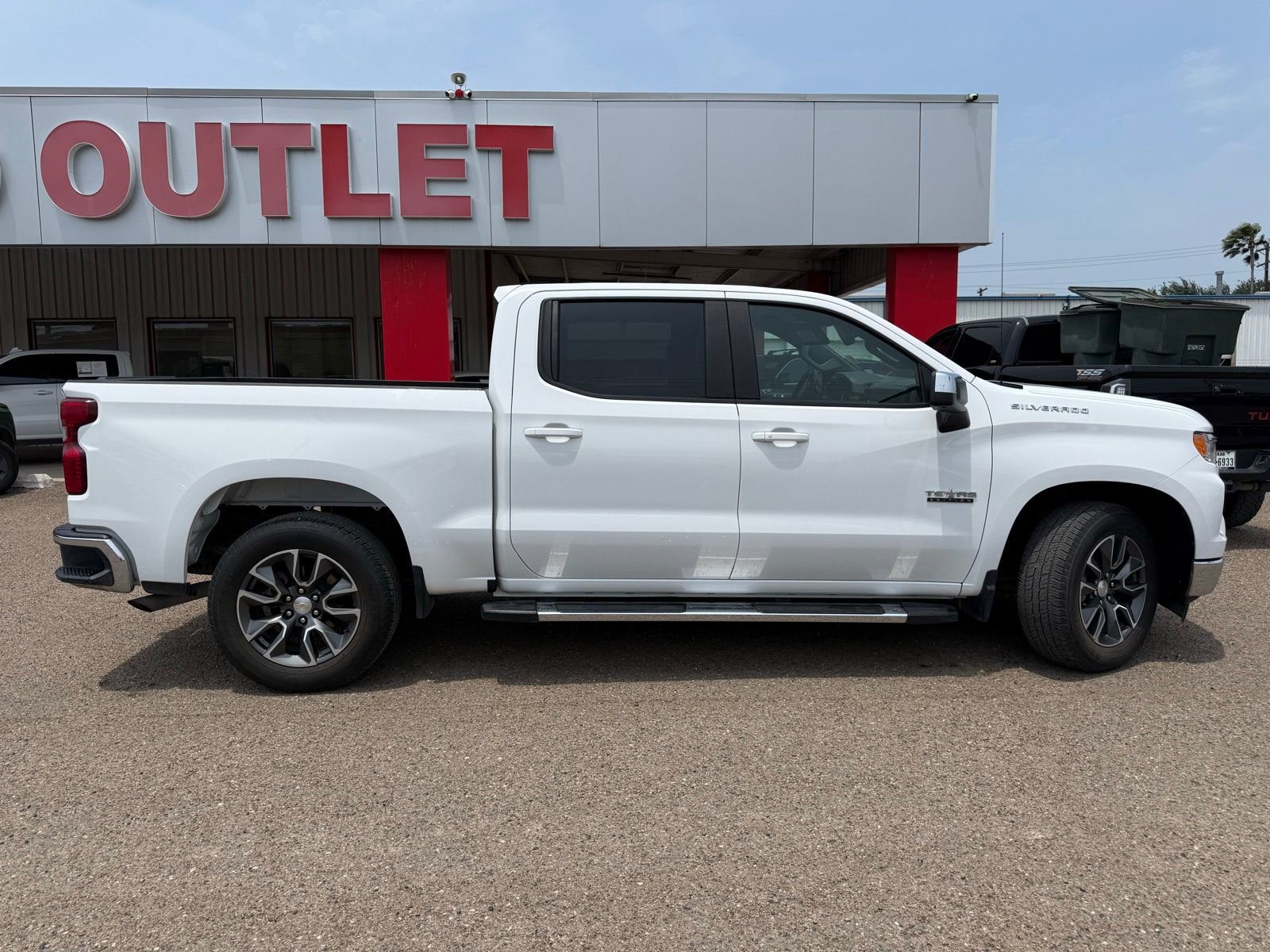 Used 2023 Chevrolet Silverado 1500 LT RWD image 4