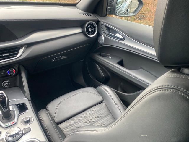 Used 2023 Alfa Romeo Stelvio Veloce image 43