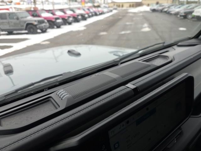 Used 2025 Jeep Wrangler Unlimited Sahara w/ Safety Group AWD/4WD image 19