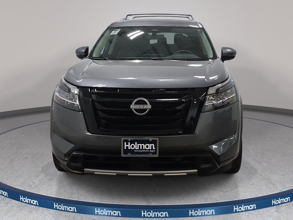 Used 2023 Nissan Pathfinder SL w/ Black Appearance Package AWD/4WD image 3