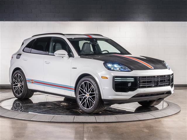Used 2024 Porsche Cayenne Turbo image 8