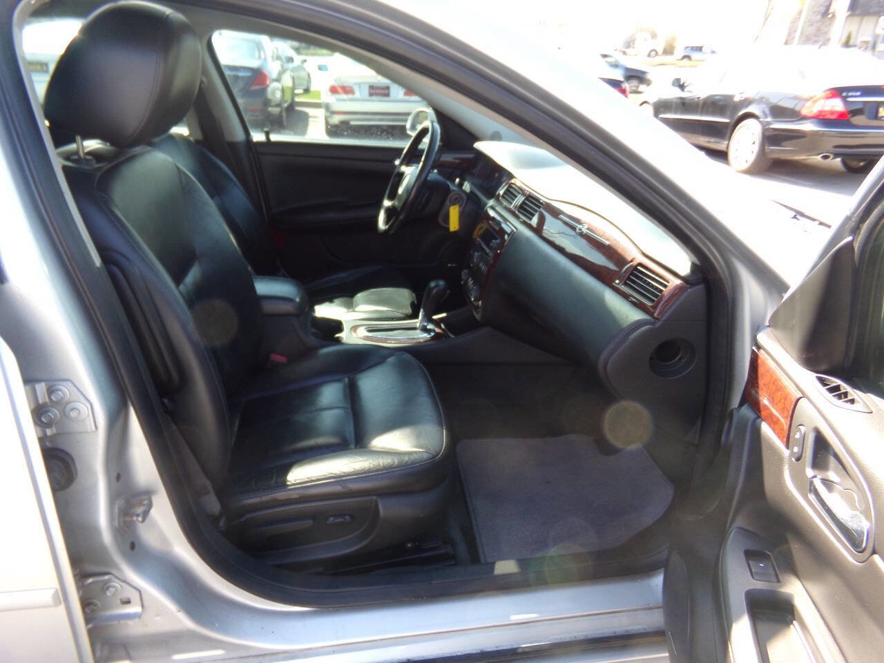 Used 2011 Chevrolet Impala LT w/ Luxury Edition Package image 20