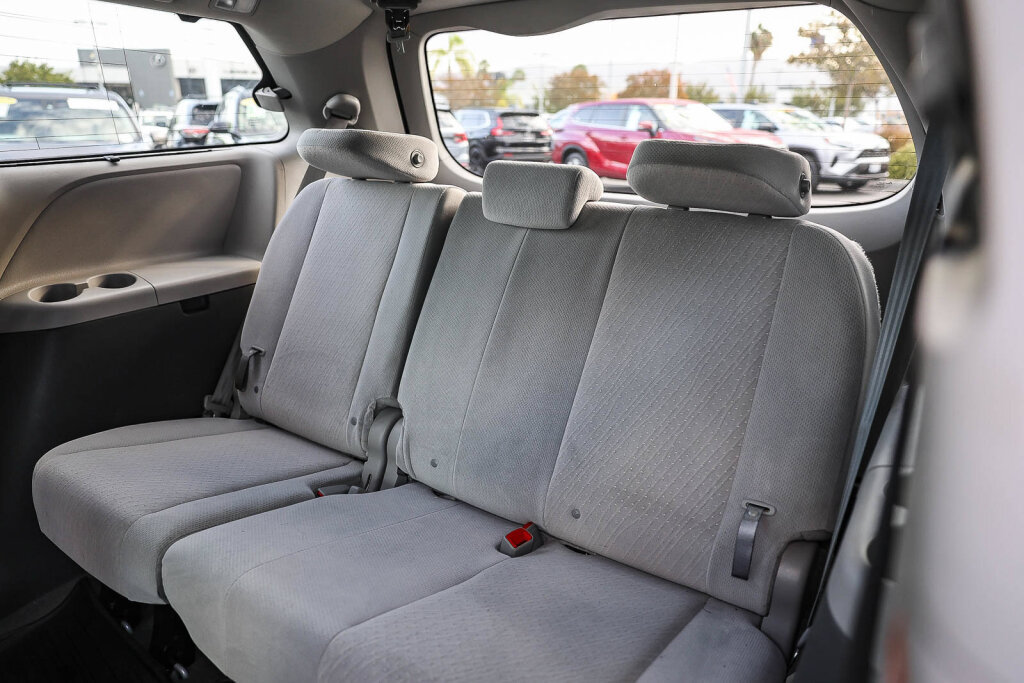 Used 2020 Toyota Sienna LE FWD image 9