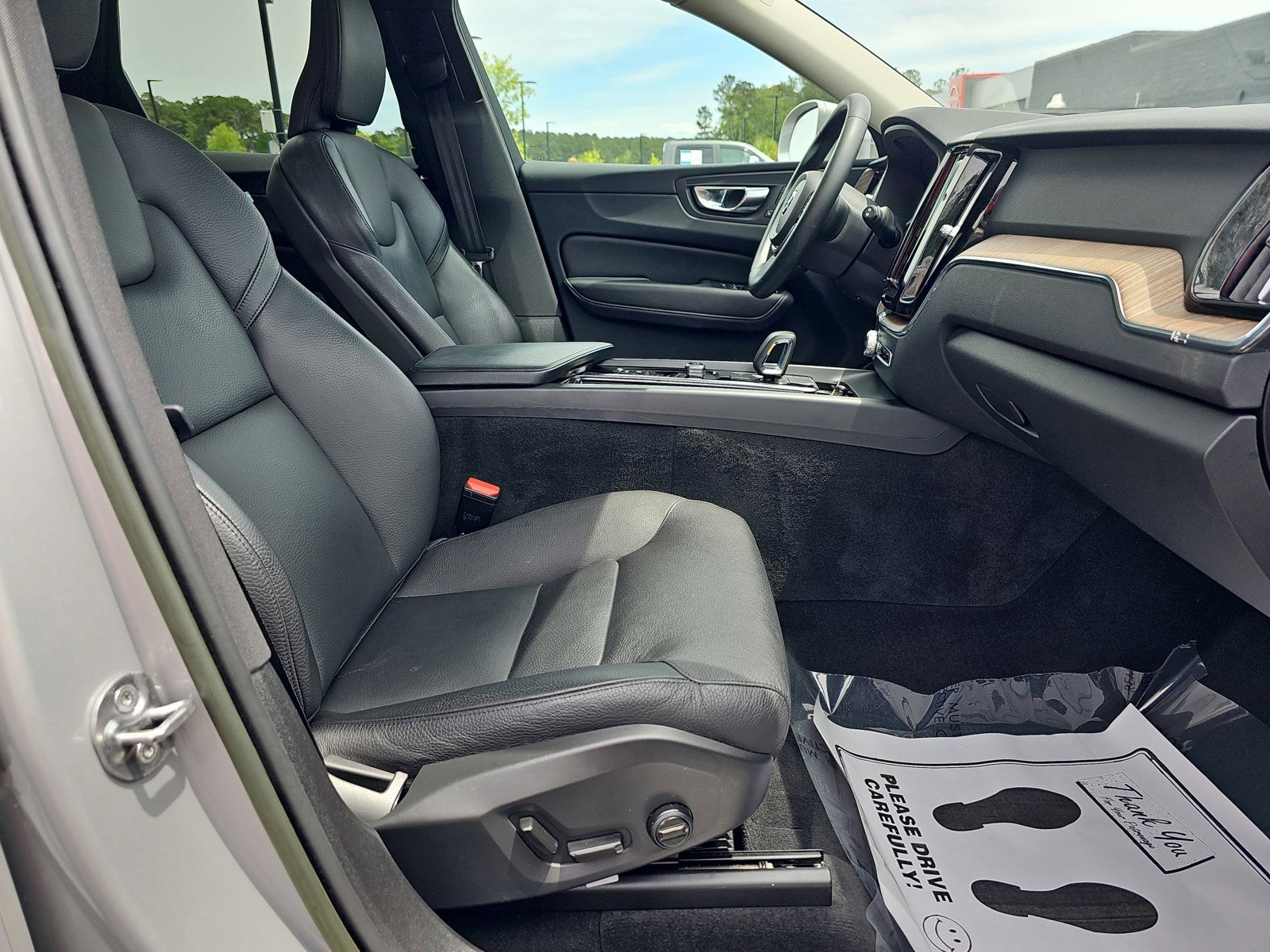 Used 2023 Volvo XC60 B5 Plus w/ Protection Package Premier FWD image 11