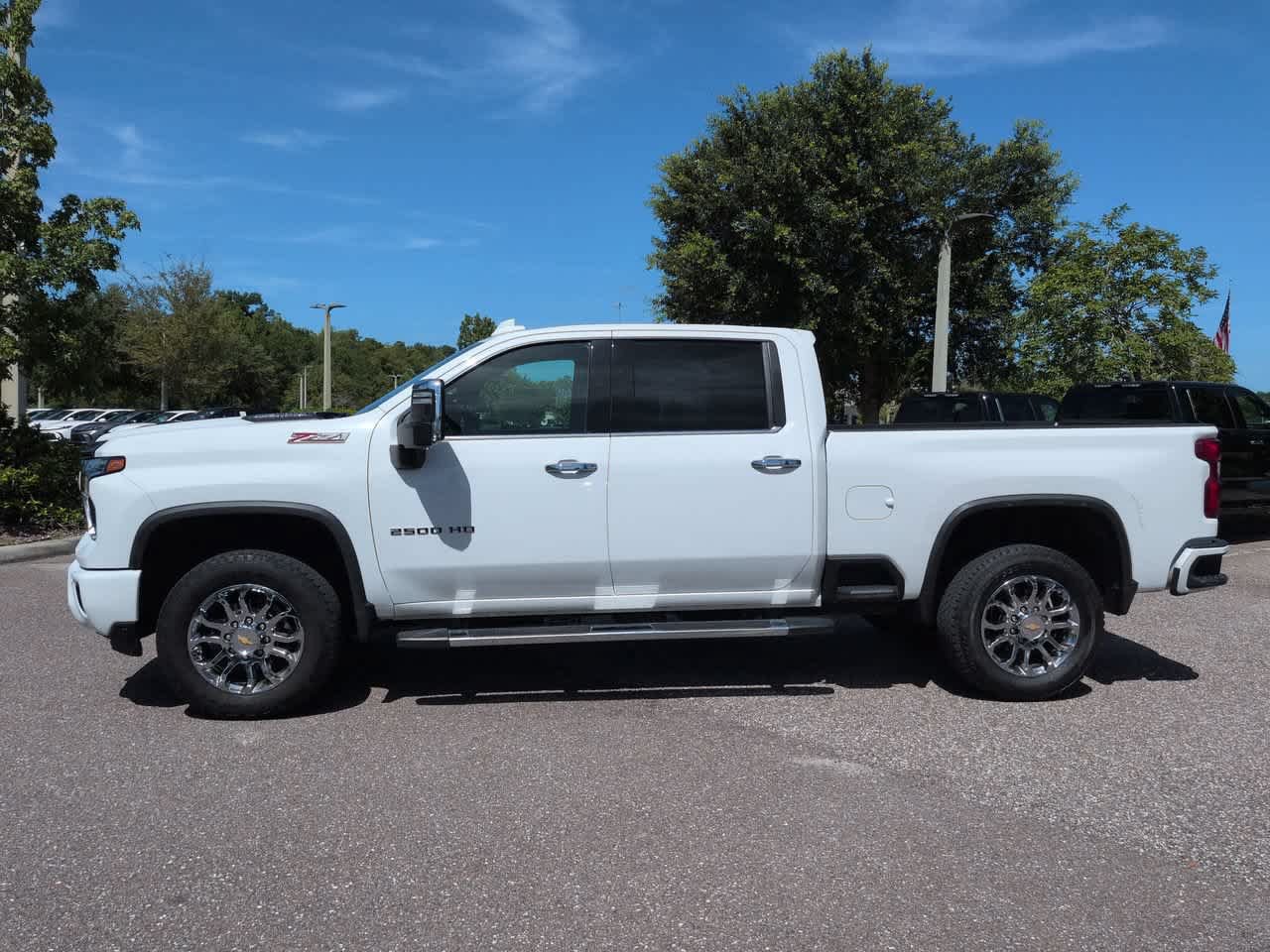 Used 2024 Chevrolet Silverado 2500 LTZ w/ LTZ Plus Package AWD/4WD image 3