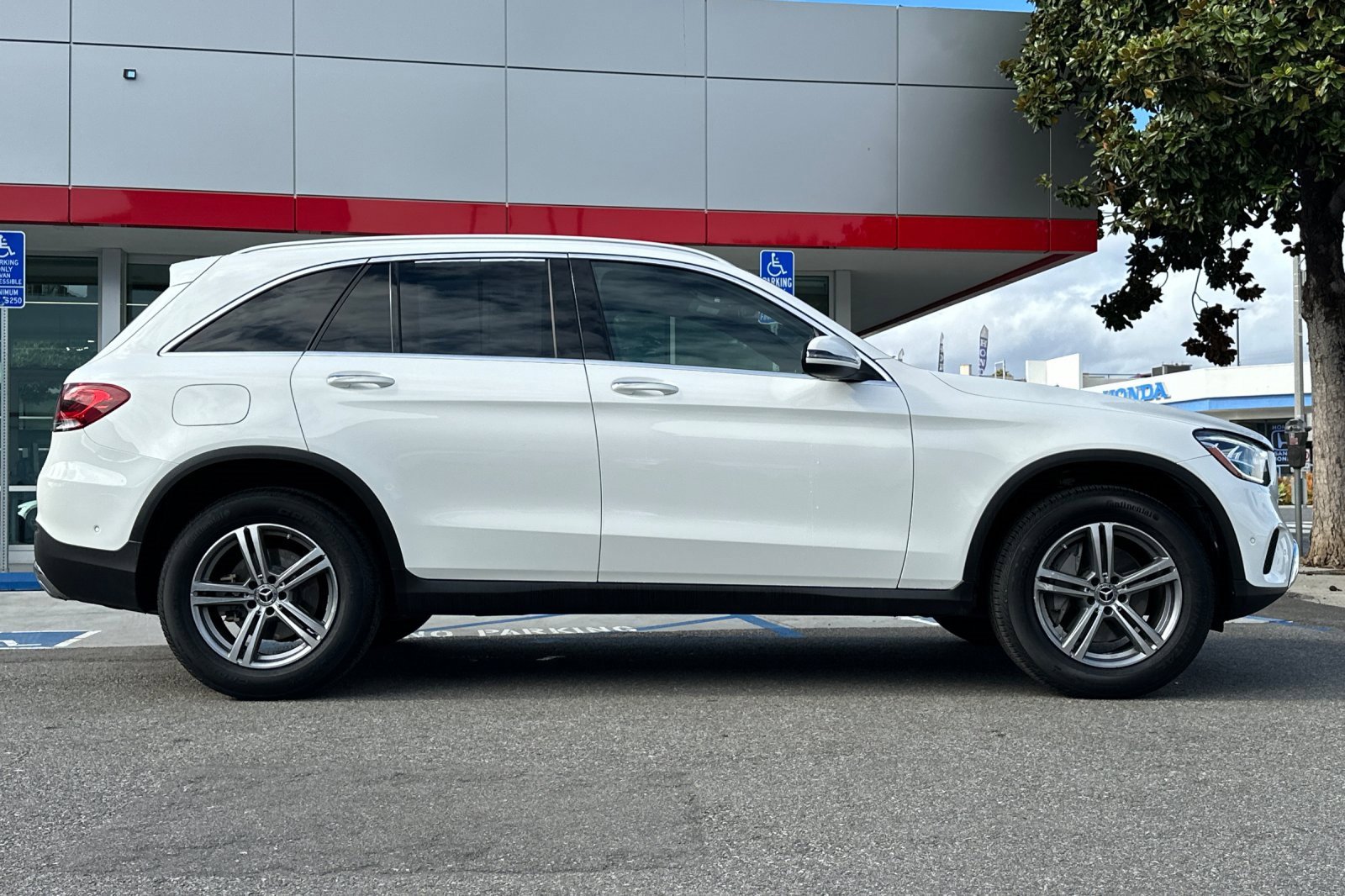 Used 2021 Mercedes-Benz GLC 300 image 3