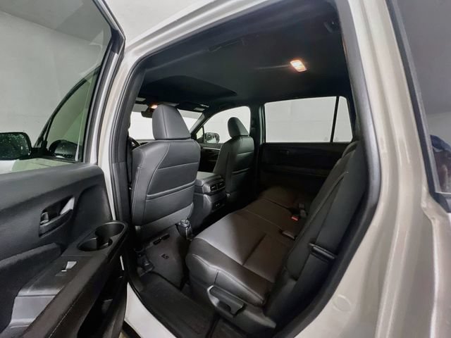 Certified 2025 Honda Passport EX-L image 18