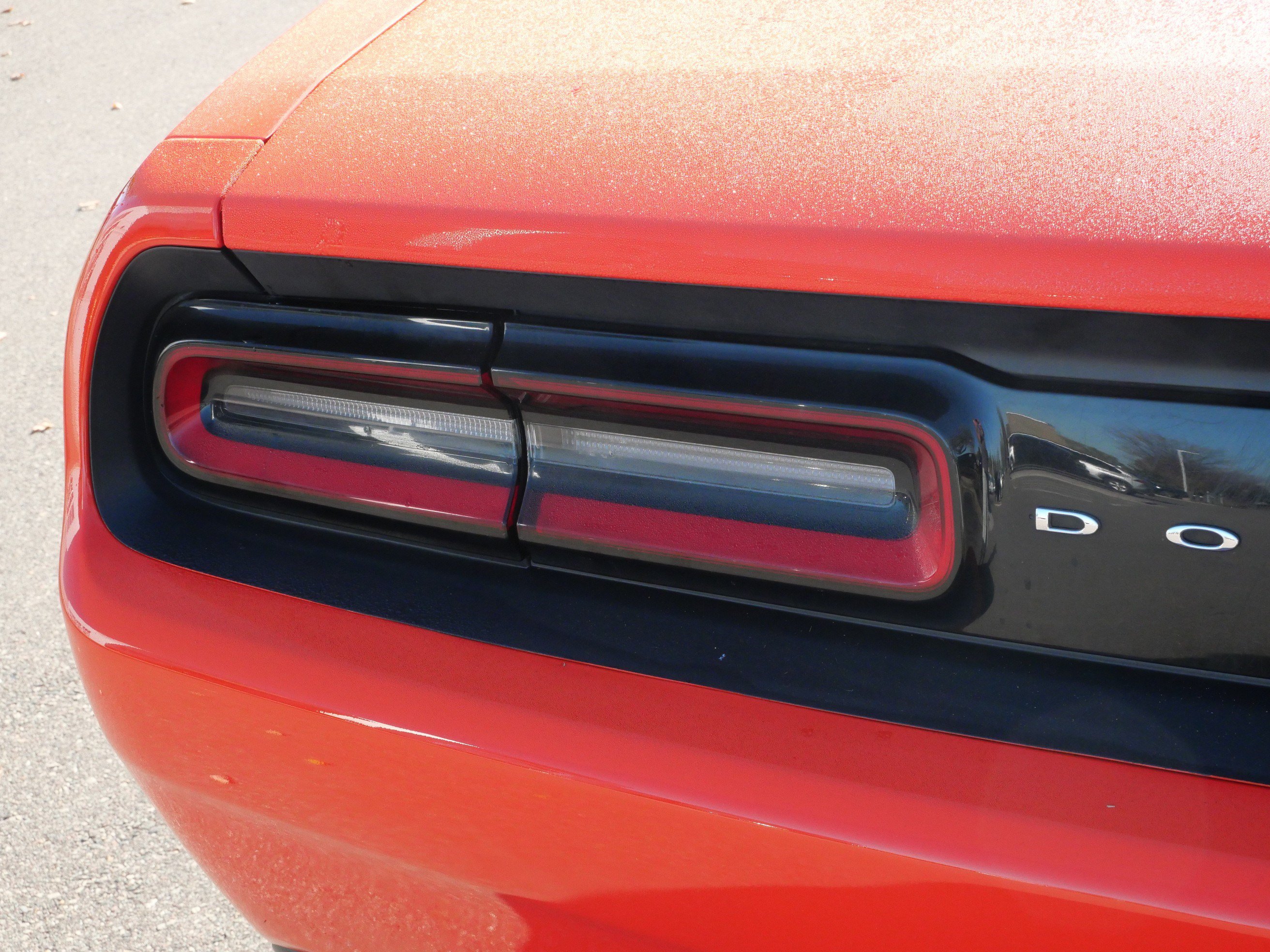 Used 2016 Dodge Challenger SXT w/ Driver Convenience Group RWD image 17