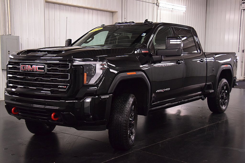 Used 2024 GMC Sierra 2500 AT4 w/ AT4 Premium Plus Package image 3