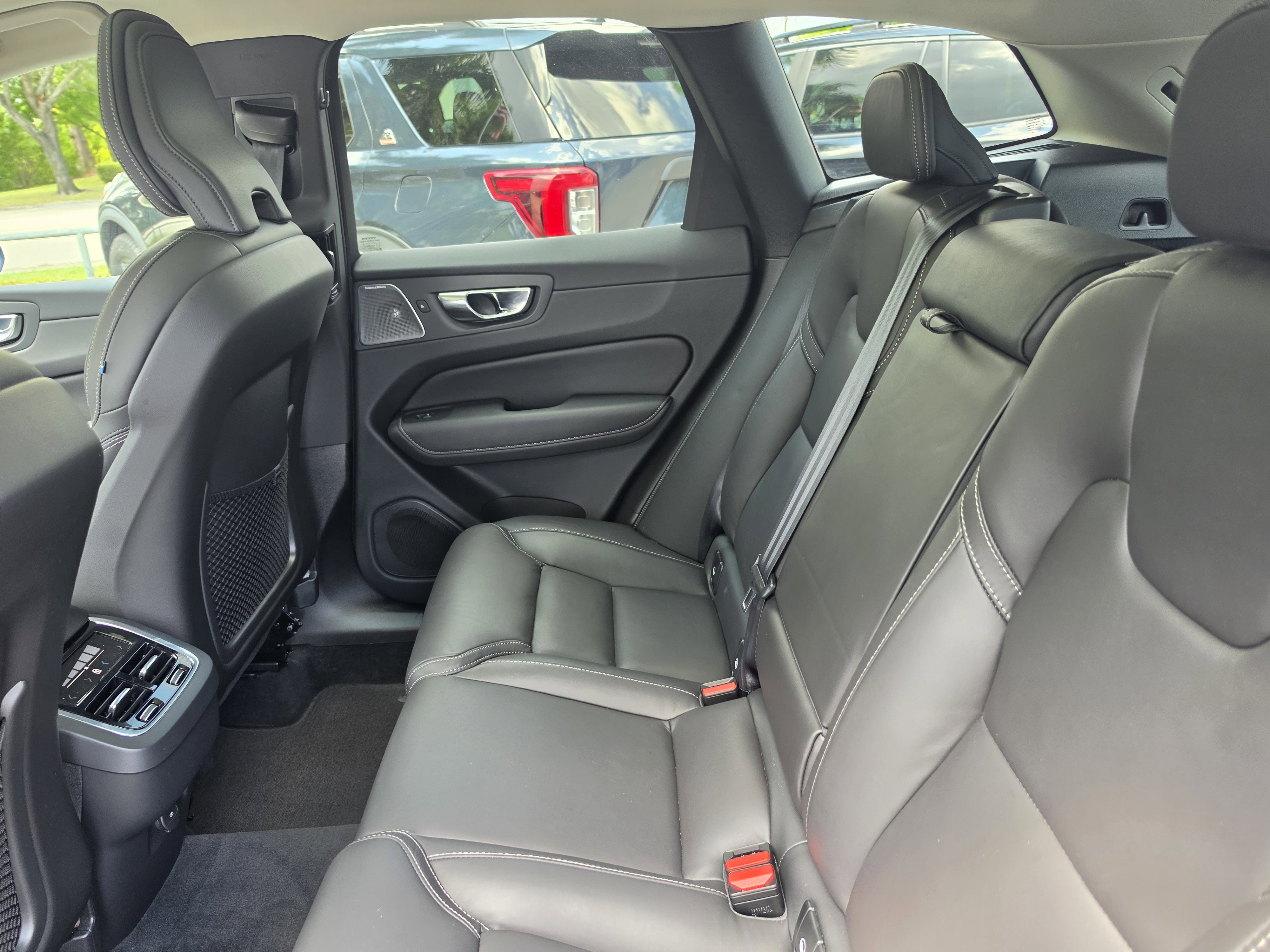 Used 2022 Volvo XC60 B6 Inscription w/ Advanced Package AWD/4WD image 13