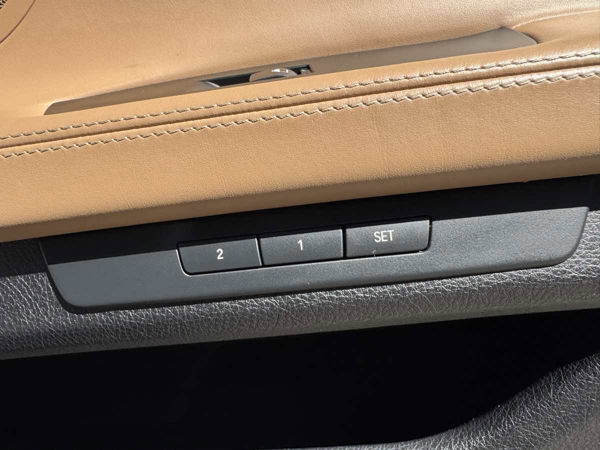 Used 2015 BMW 740Li image 35